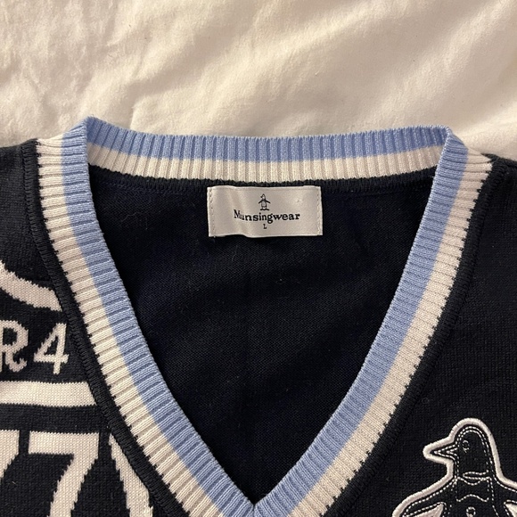 Munsingwear navy blue knit sweater vest - women's large - Picture 3 of 5